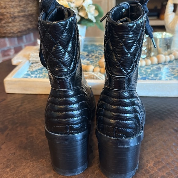 MARC FISHER Crinkled Leather Lace Up Heeled Combat Moto Booties/ Size 8.5M - Picture 4 of 9